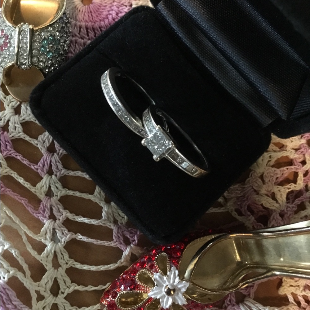 14kt Gold & Diamond Rings - Picture 3 of 5